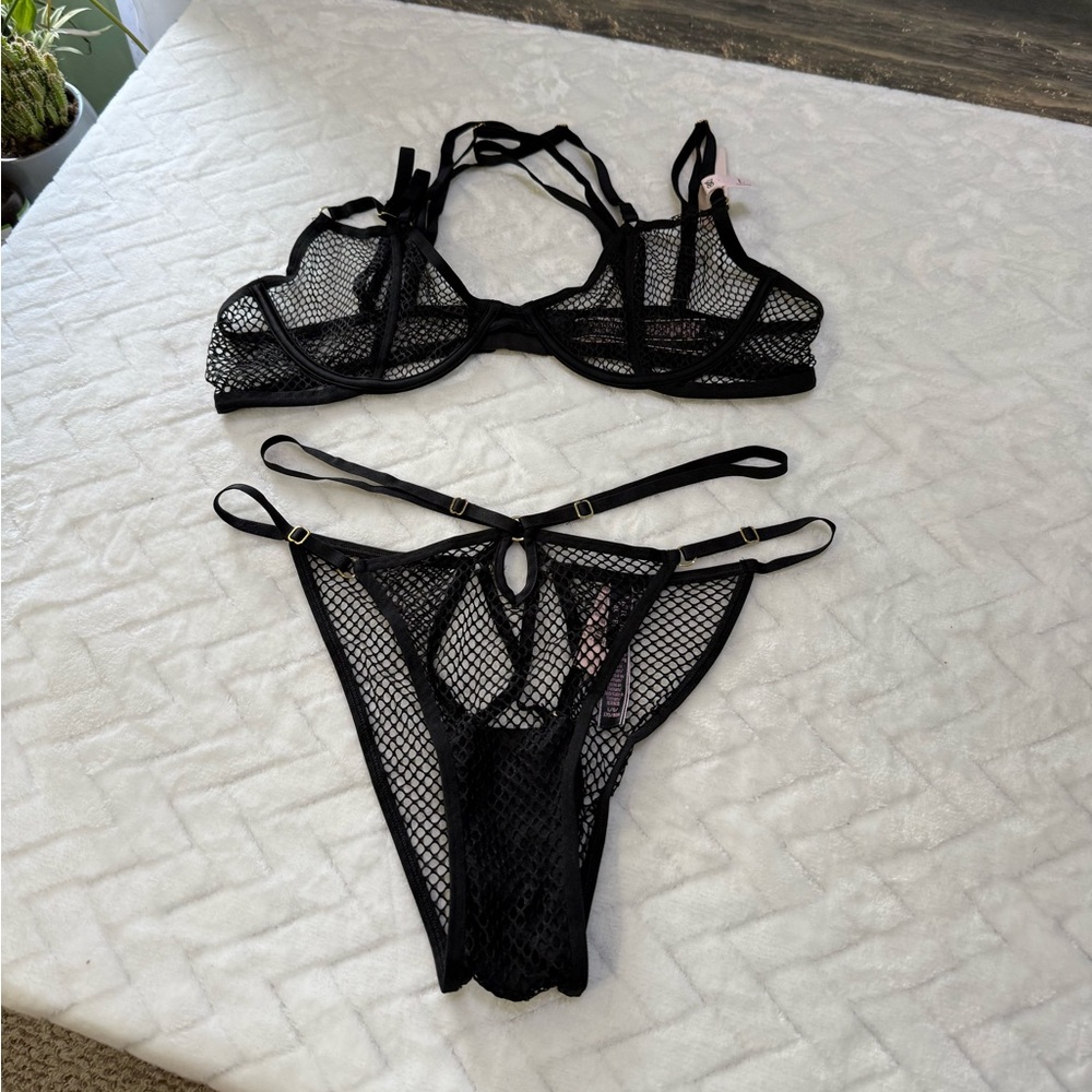 Nwt $89 Victorias Secret Very Sexy Strappy Cheeky Fishnet Open Cup Bra Black L